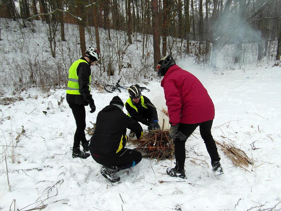 Próba rozpalenia ogniska