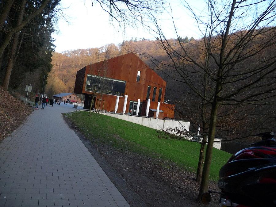 Rundka przez Schloss Burg - restauracja przy Müngstener Brücke
