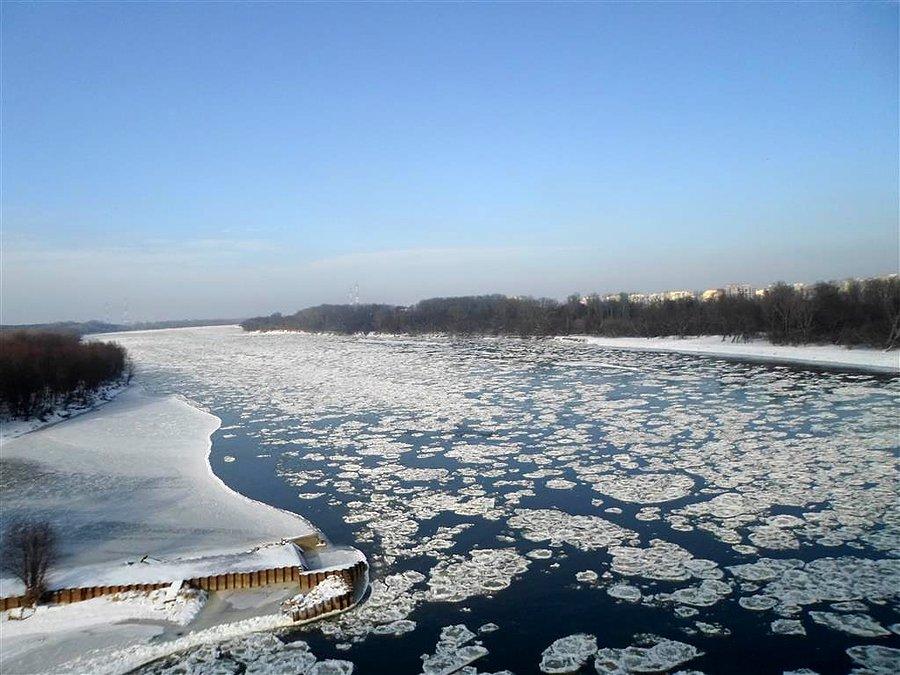 Widok na Wisłę i Tarchomin z Mostu Północnego