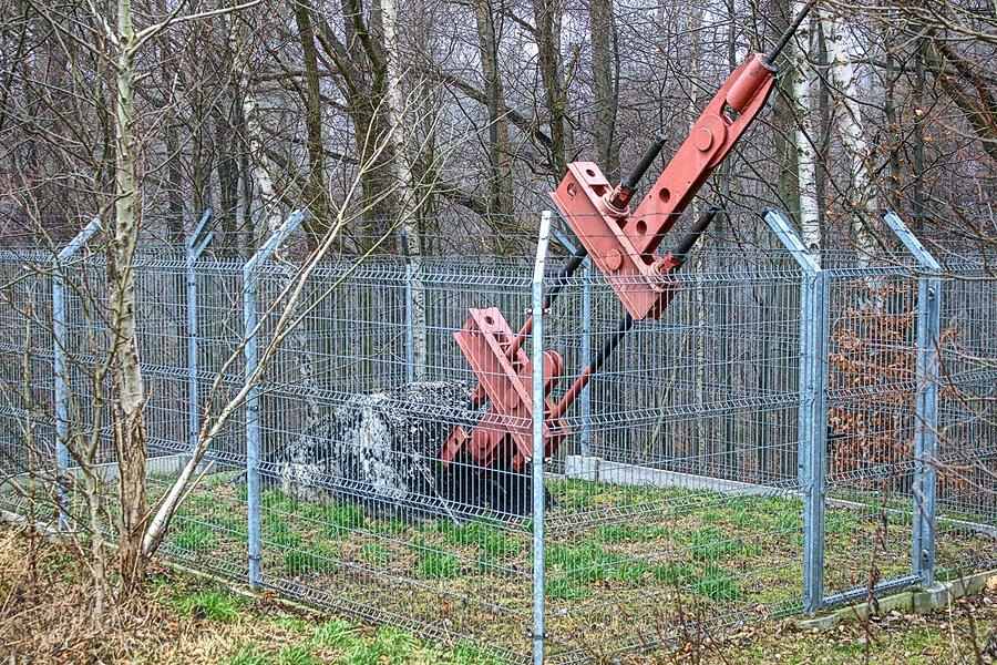 Mocowanie liny odciągowej masztu w Kołowie