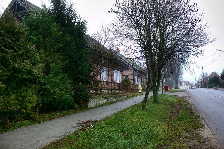 Stare budynki w Jezierzycach
