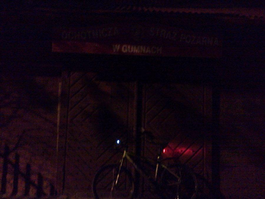 Przy remizie w Gumnach