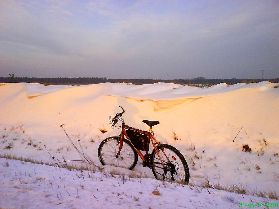 Śnieżne nawiewy z pól - uwielbiam - mogę oglądać godzinami, i tak też czyniłem ;)