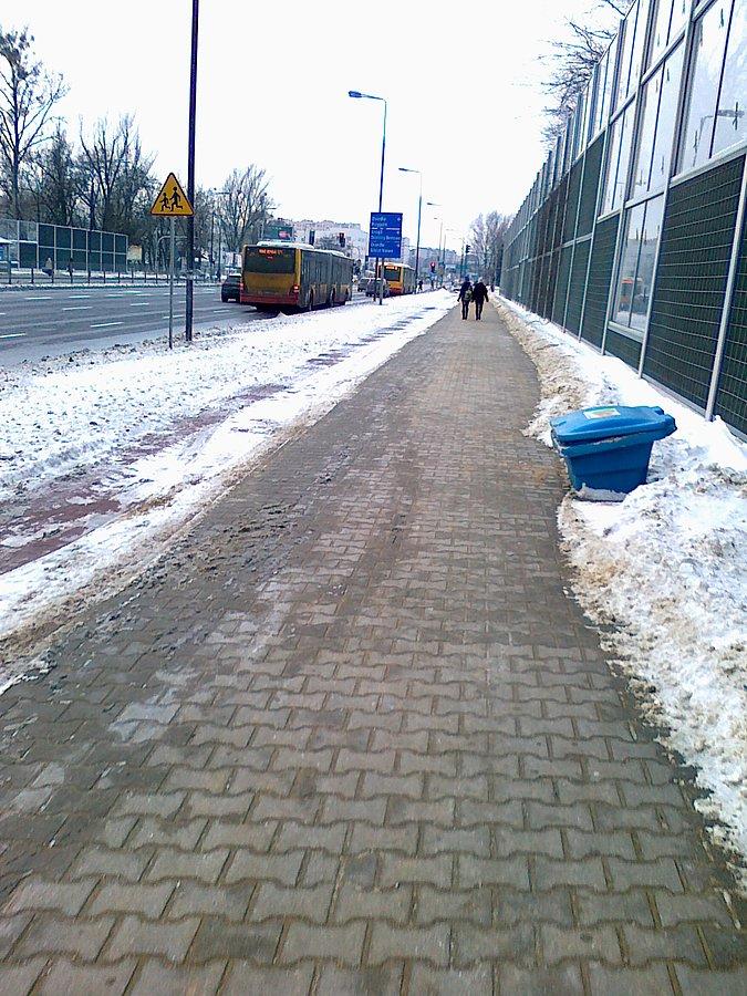 Tu przejezdny tylko chodnik, ddr w śniegu