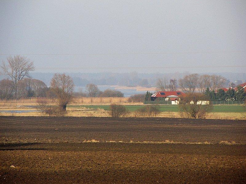 Lednogóra - widok na Jezioro Lednickie z oddali
