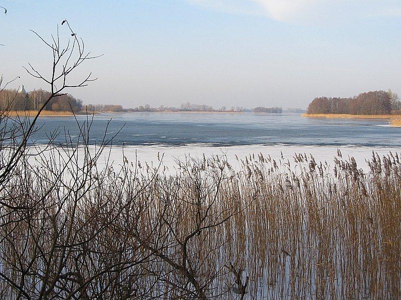 Jezioro Lednickie skute lodem