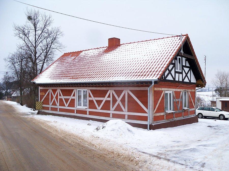 Zalesie - ładnie odnowiony drewniany dom