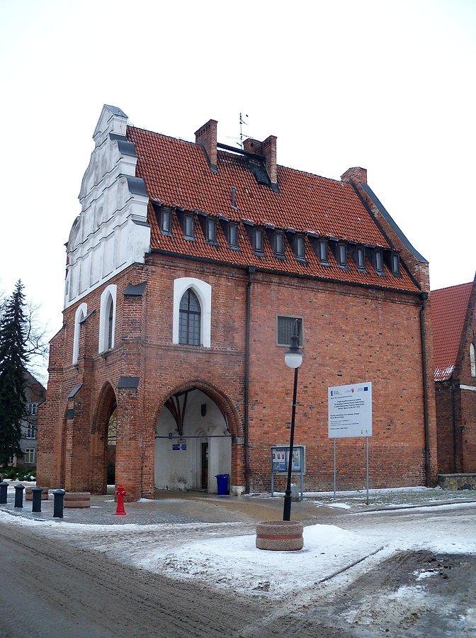 Pasłęk - podcieniowy ratusz z XIV wieku