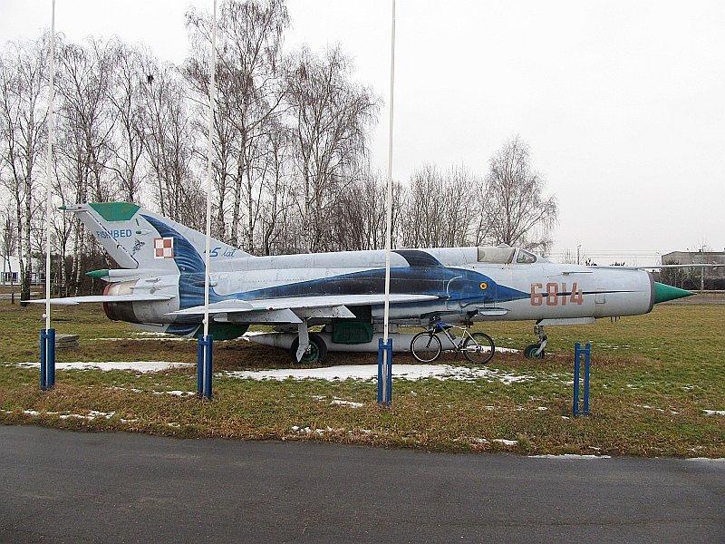 Mig 21 przed Aeroklubem Poznańskim