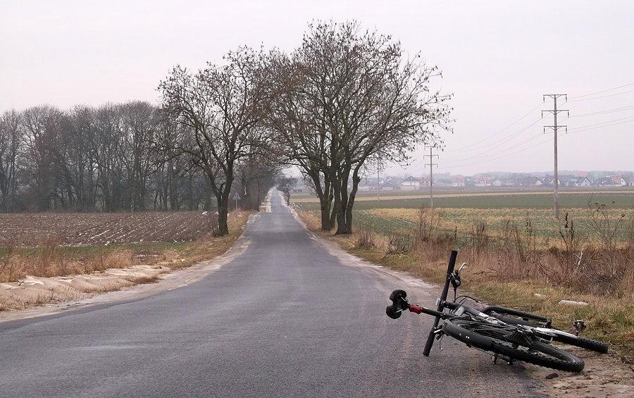 W terenie ciężko, więc boczna szosa może być :) (Lusowo-Lusówko)