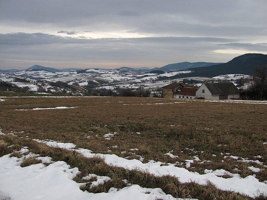 Panoramka od Chałmu po Jaworze, w oddali Góry Hańczowskie