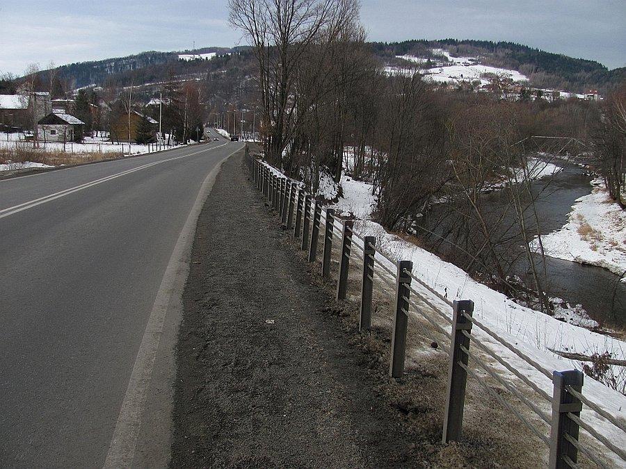 Szymbark, góry i rzeczka
