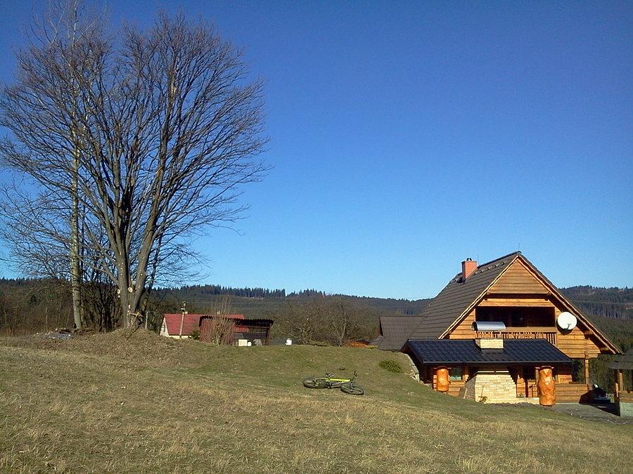 Szaniec Ścięte, fragment wału koło domu