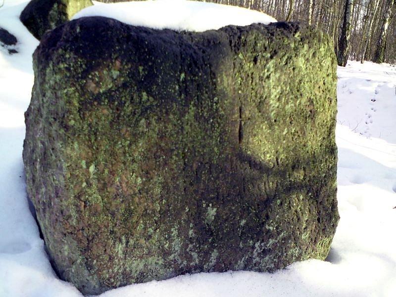 Kąty mogiła ofiar 1914 r. - kamień z napisem