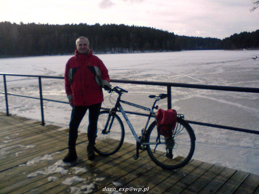 08-02-2014. Nad jeziorem Borówno Wielkie, pod Skarszewami. Piękny krajobraz zamarzniętego jeziora