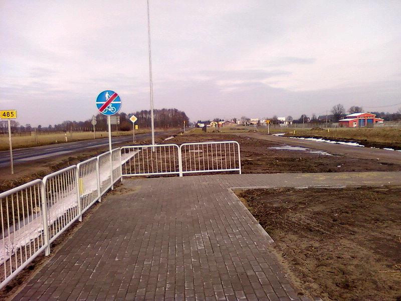 Poprawiony ciąg pieszo - rowerowy