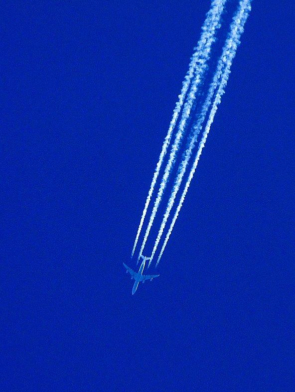 Potężny odrzutowiec, prawdopodobnie Boeing 747
