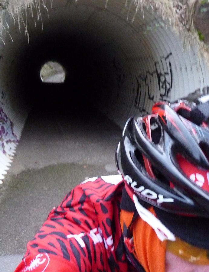 Wokół Wuppertalu trasami rowerowymi - jeden z tuneli Korkenziehentrasse, Solingen
