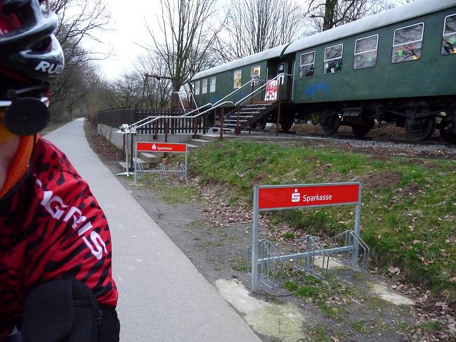 Wokół Wuppertalu trasami rowerowymi - bistro wagonowe przy Korkenziehentrasse