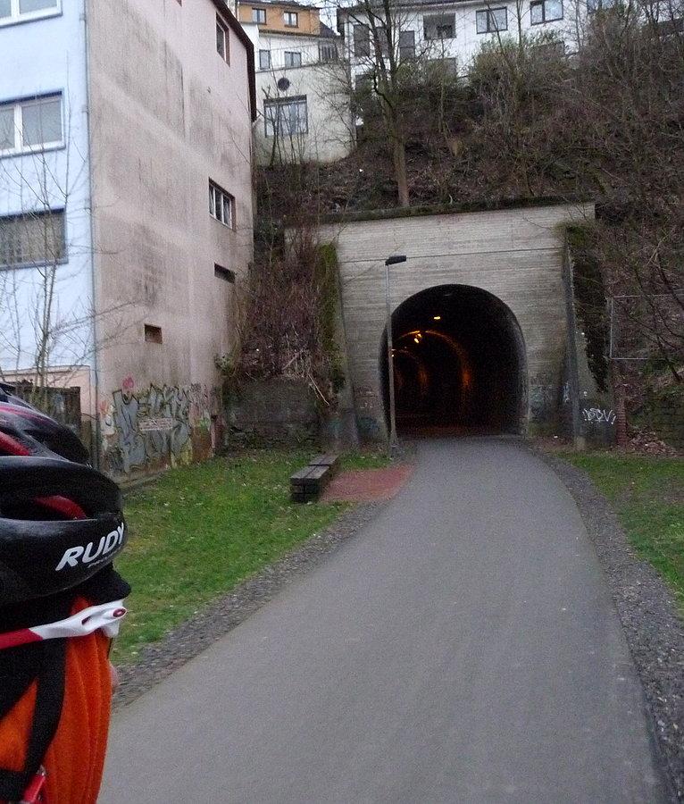 Wokół Wuppertalu trasami rowerowymi - jeden z tuneli Korkenziehentrasse, Solingen