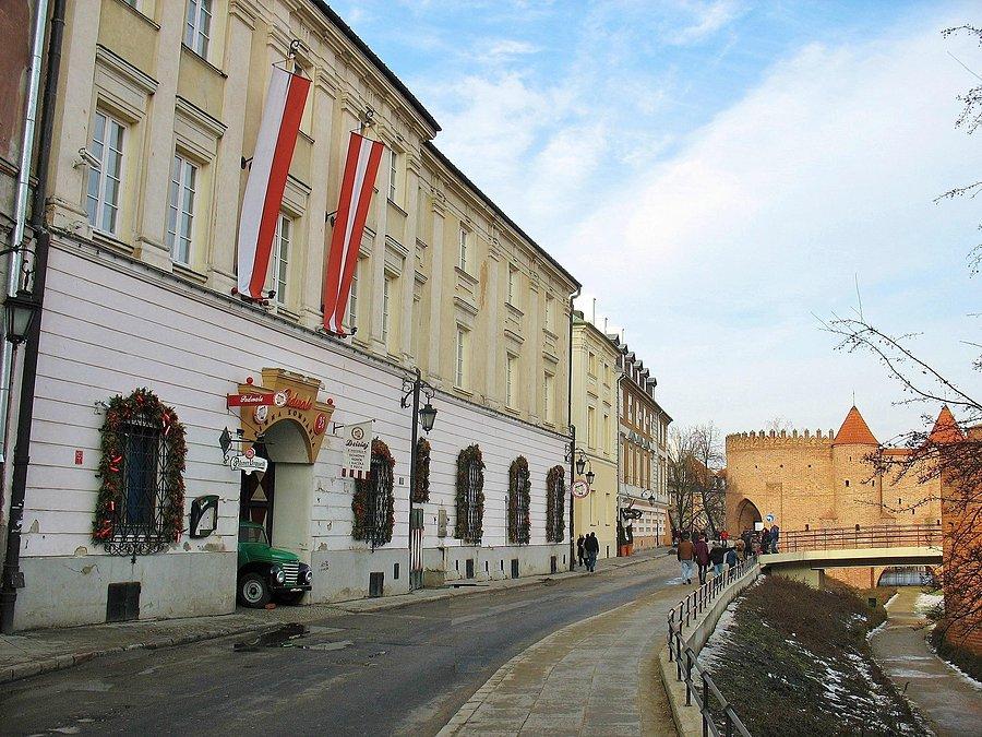 Pod Krzywą Latarnią