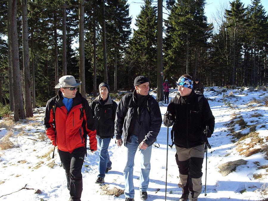 Parę dyskretnych pytań do Toompa ? Masz jakieś piwko ? Czy mam piwko, mam nawet coś bardziej zwalającego z nóg a nawet kładącego na kolana ;)). Więcej pytań na ten temat już nie było ;))