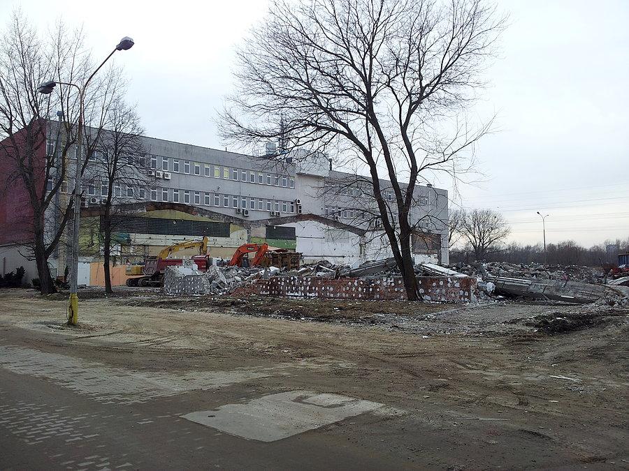 Kolejna wyburzona hala FSO