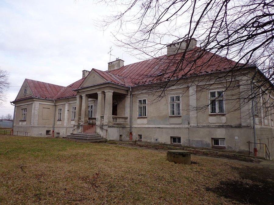 Dwór z XIX w. w Zgłobniu