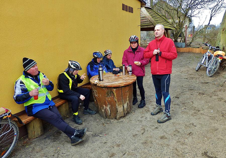 Na trasie wycieczki. Biała Góra. Postój na doładowanie akumulatorów