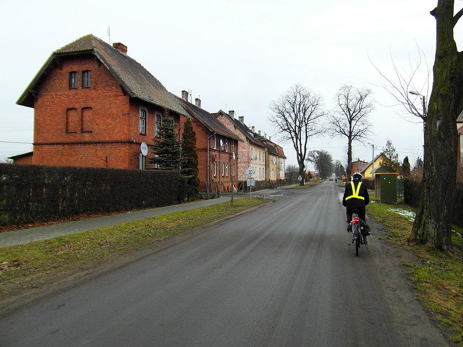 Ulica Dworcowa w Subkowach