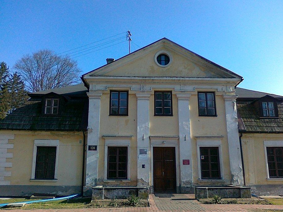 To chyba budynek plebanii