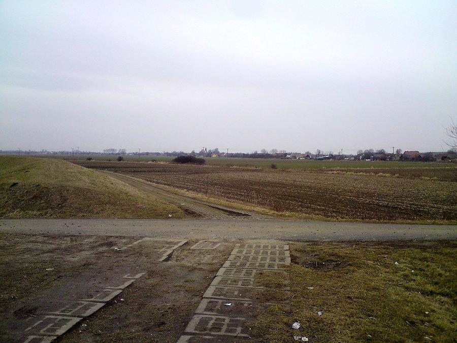 Zachmurzona, płaska okolica