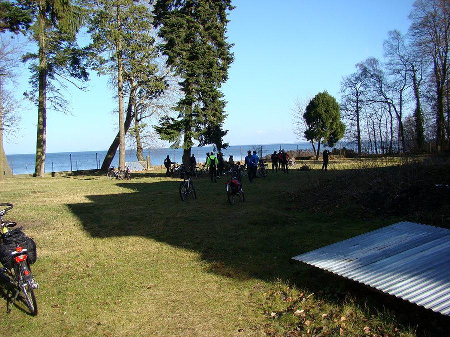 Widok na zalew za pałacykiem