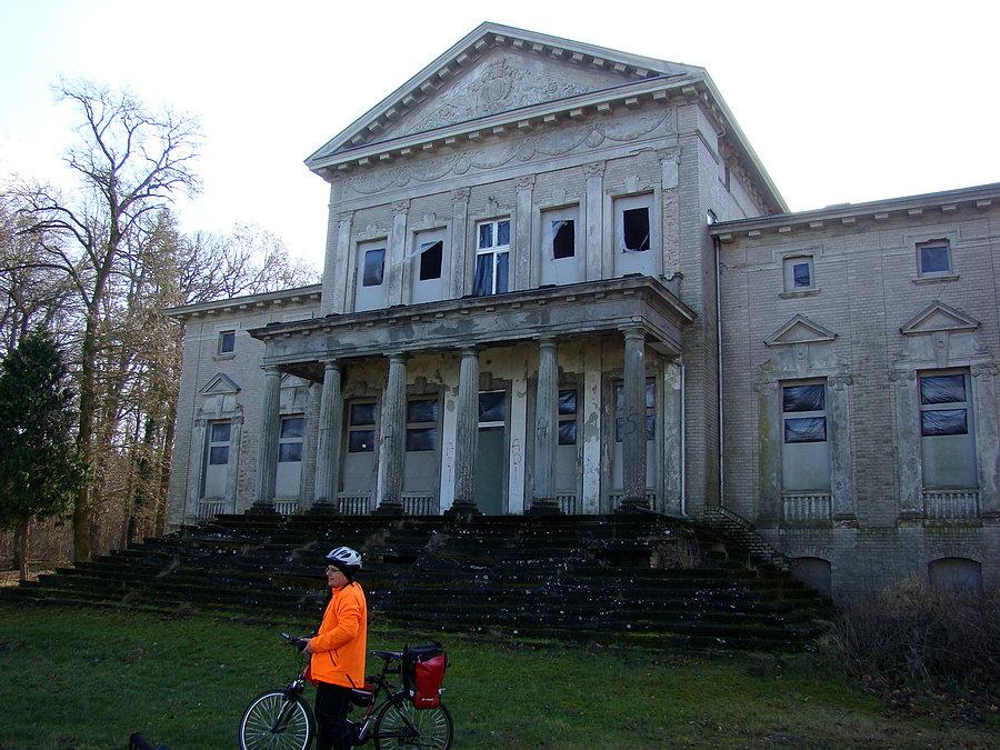 Pałac od strony zalewu