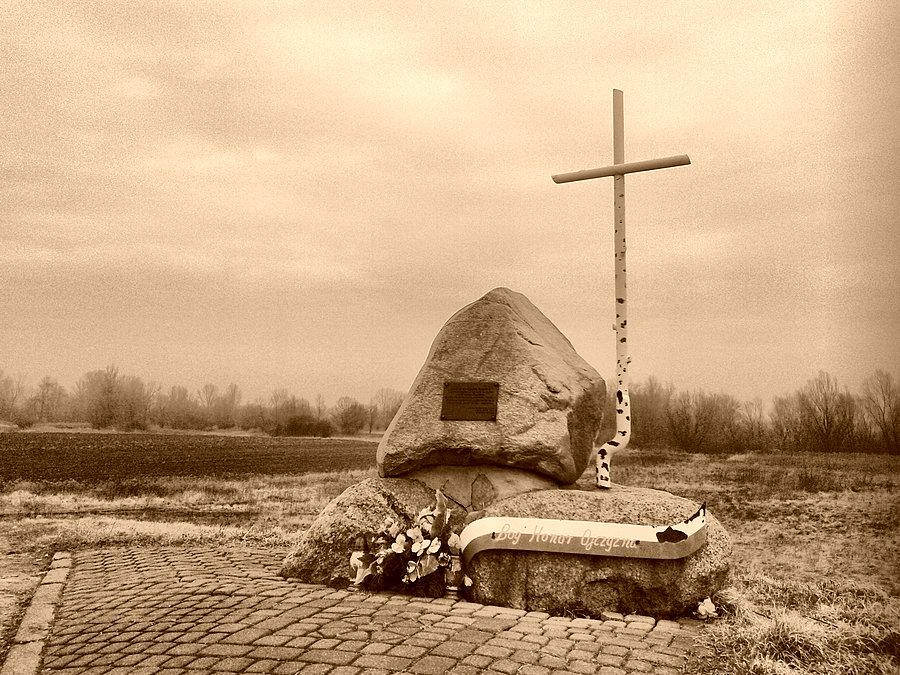 Pomnik. Tym razem zimą