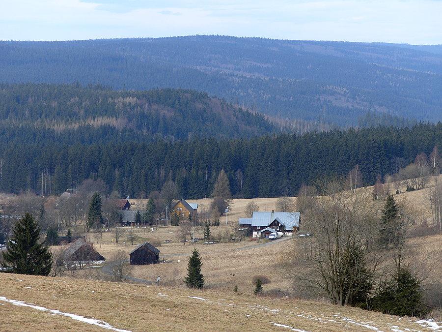 Widok z podjazdu na Spaloną w stronę Młotów