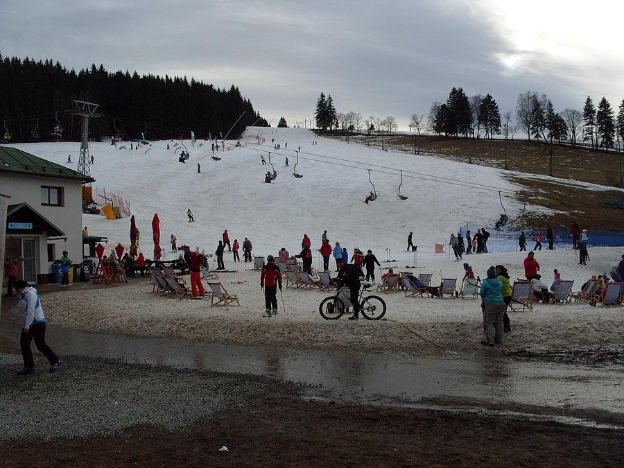 Destne wszyscy na nartach a ja na przekór rower, rowerek ;)))