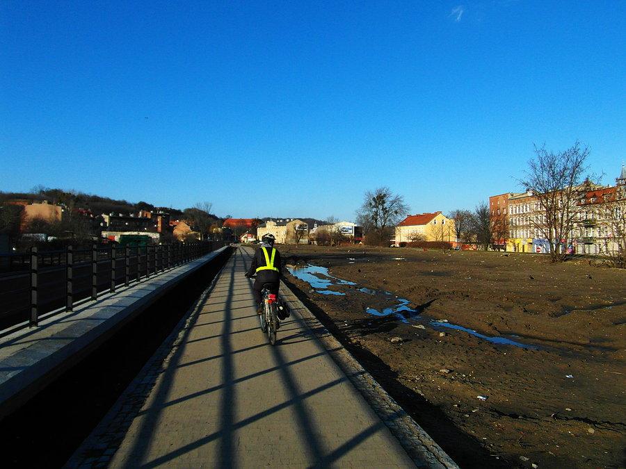 Kanał Raduni z piękną nową trasą pieszo-rowerową w Gdańsku Oruni