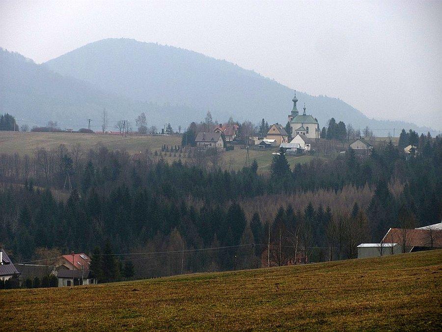 Klimkówa z Pieninami Gorlickimi w tle