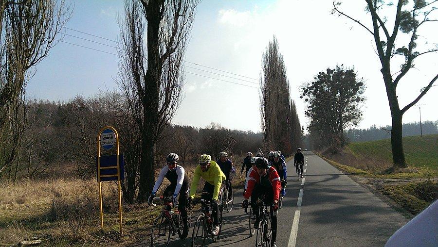 Mały peleton kolarski w Czechach