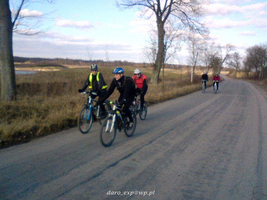 Nasza grupa rowerowa na trasie do Skarszew, na niedzielnej wycieczce po Kociewiu