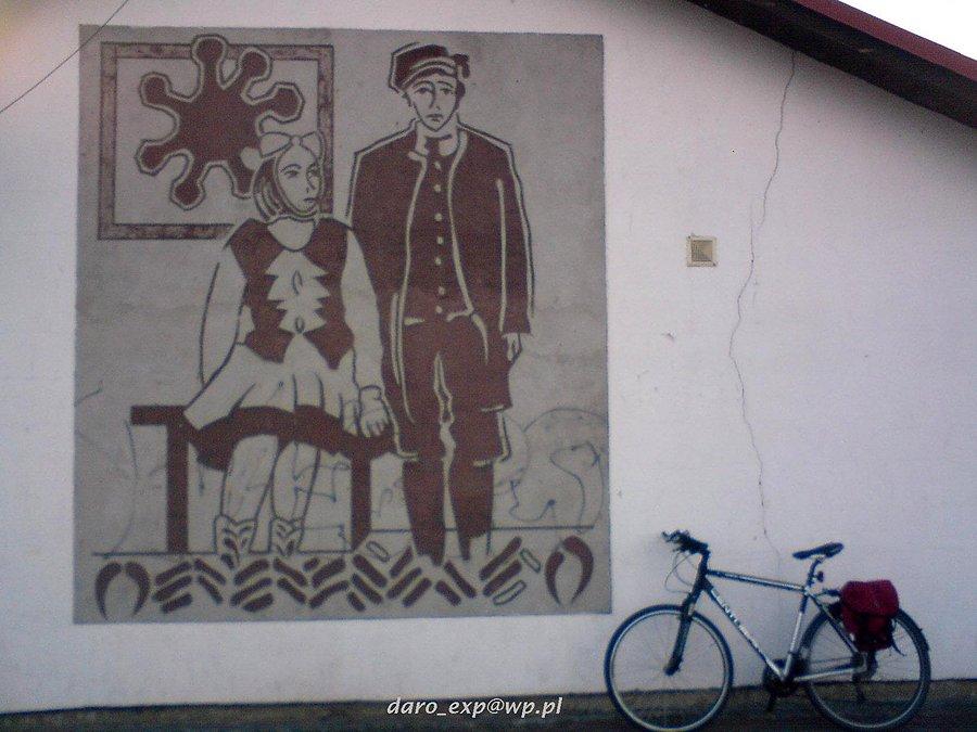 22-02-2014. W centrum miasta, przy ścianie pięknie przyozdobionego budynku w Czarnej Wodzie. Sobotnie 200km