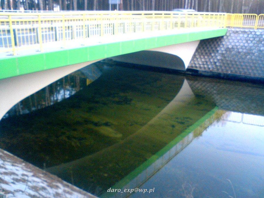 22-02-2014. Widok na most drogowy na Wielkim Kanale rzeki Brdy, od strony brzegu. Sobotnie 200km