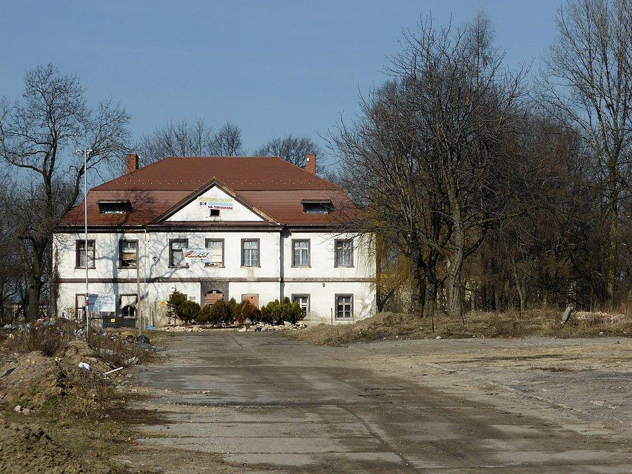 Remontowany dworek w Mikulczycach