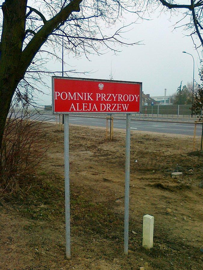 Przed wjazdem jest tabliczka