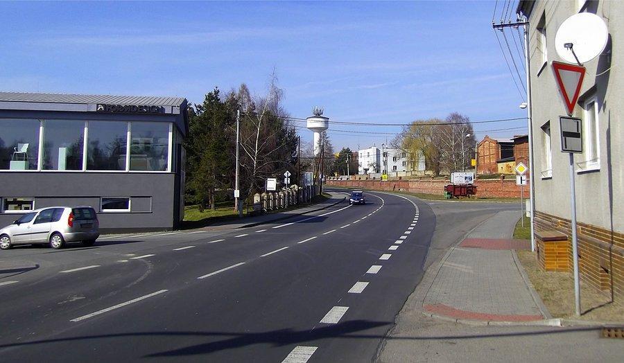 Kozmice, skręcam w lewo i przez Jevišovice, Háj ve Slezsku do D. Benesova