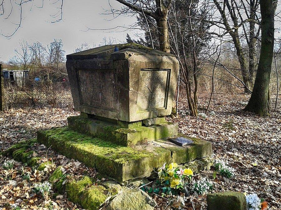Nowa Dąbrowa - Erdmann Ernest - nekropolia rodowa
