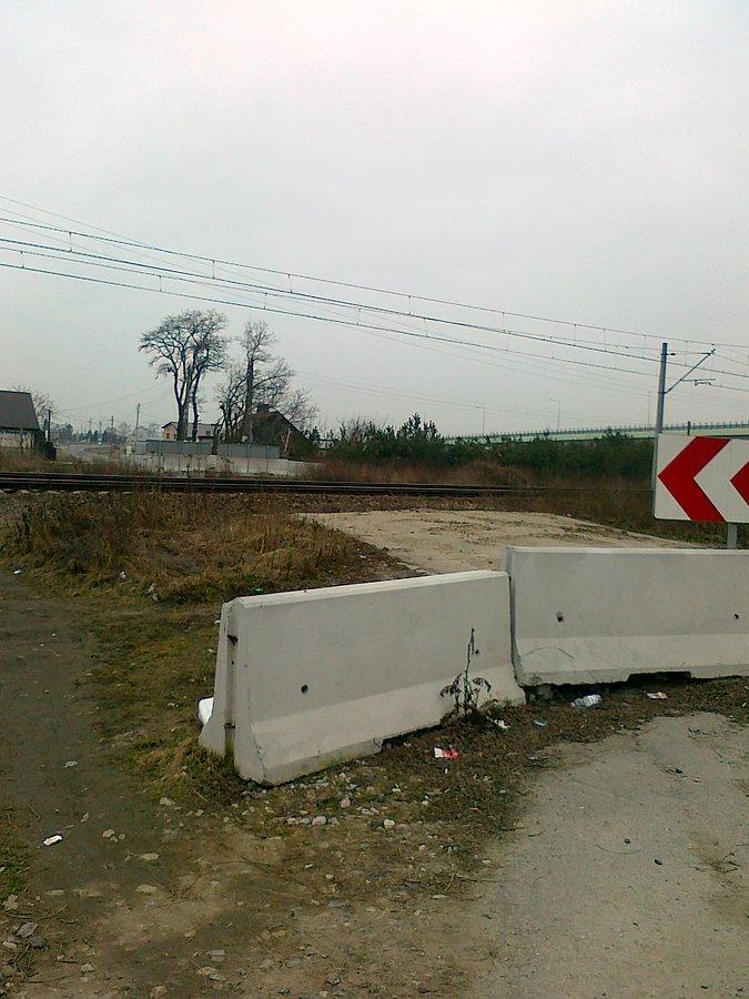 Zamknięty przejazd przez tory zmusił mnie do przejazdu wiaduktem do Jawczyc