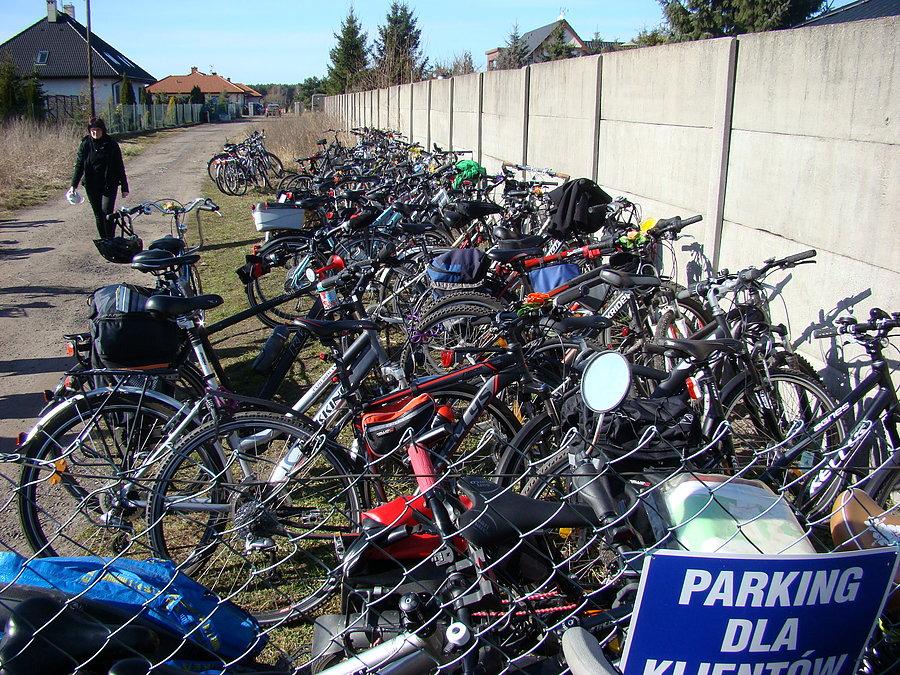 Parking pod zajazdem "Zjawa" w Sławoszewie
