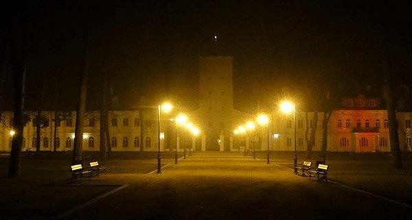 Park Radziwiłłów po rewitalizacji wieczorową porą